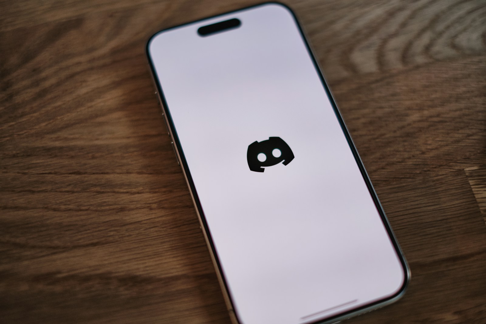 De Discord-app geopend op een smartphone
