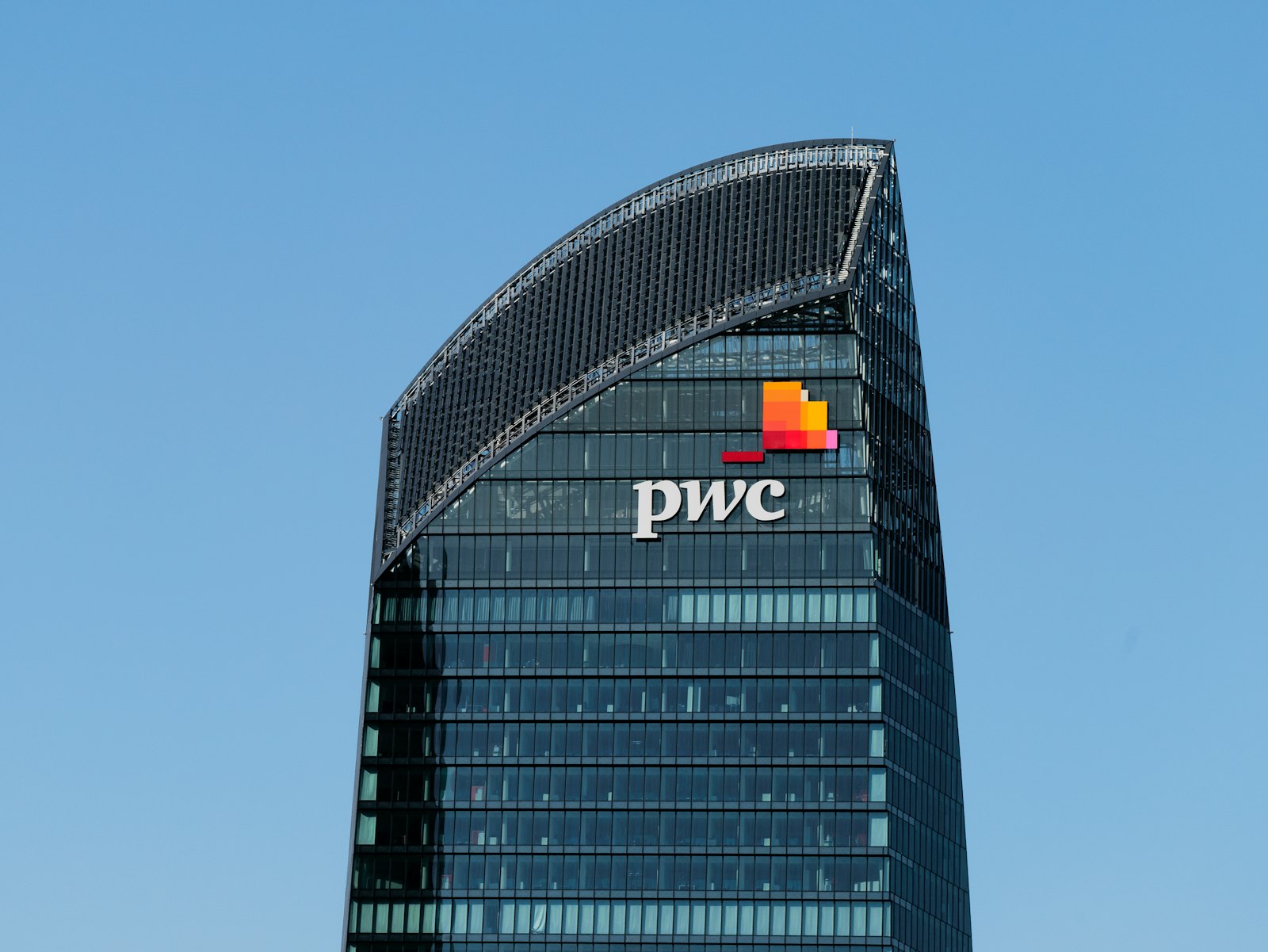 Hackers claimen datalek bij PwC: 590 GB aan personeelsgegevens