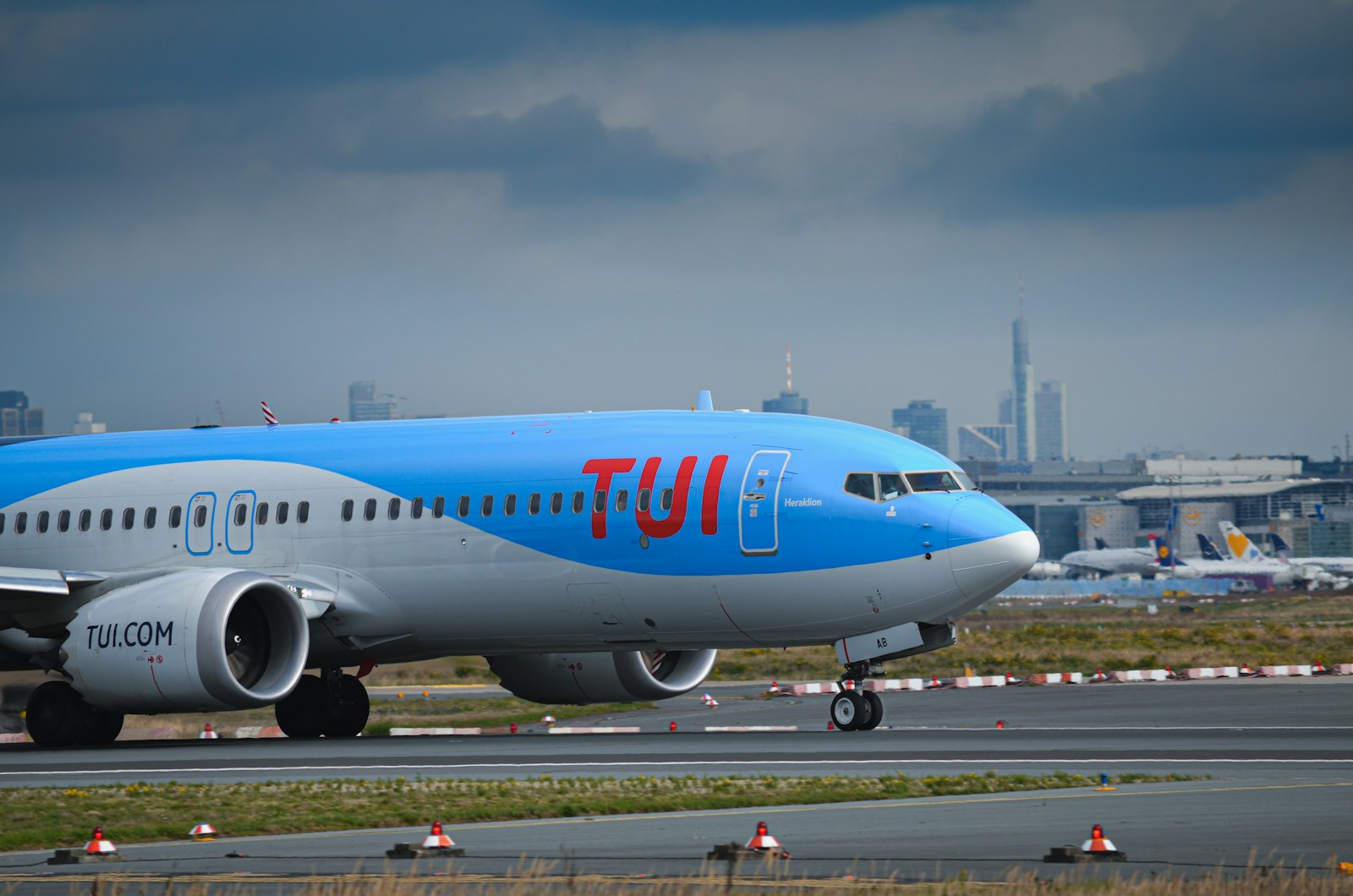 Vliegtuig van TUI op de luchthaven